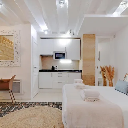 Pick A Flat's In Bastille - Rue Amelot 아파트 *